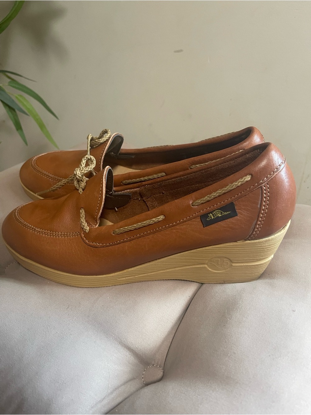 Vintage 1970’s Armadillos Leather Shoes Wedge Oxford Heels 9 Deadstock